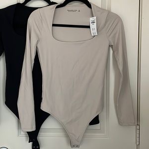 Abercrombie cream square neck long sleeve bodysuit in XS